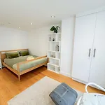 Spacious 3-Bedroom Flat In Holloway With Unique Central Patio With Free Wi-Fi