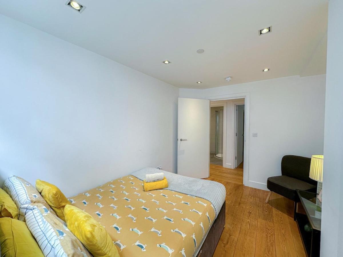 Spacious 3-bedroom Flat In Holloway With Unique Patio With Free Wi-fi Apartment London