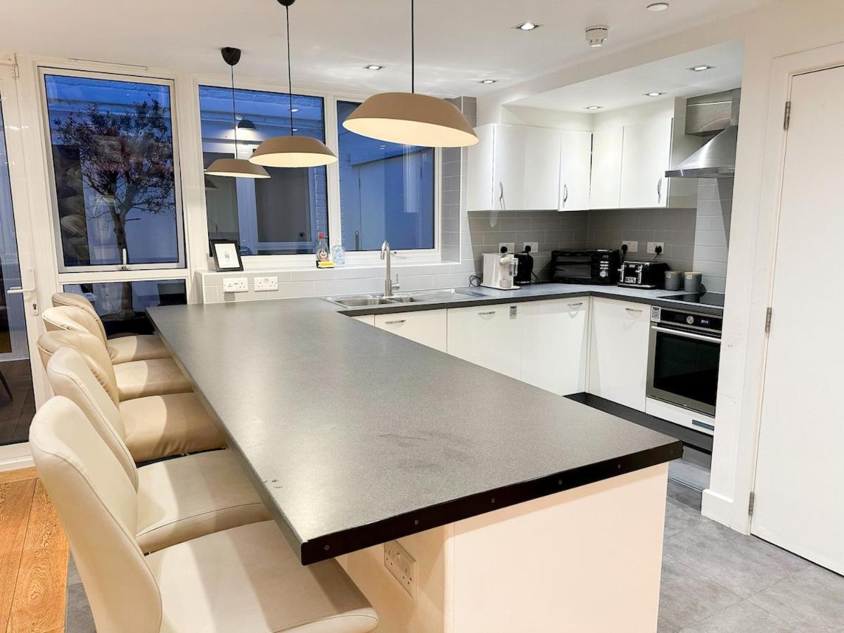 Spacious 3-bedroom Flat In Holloway With Unique Patio With Free Wi-fi * London