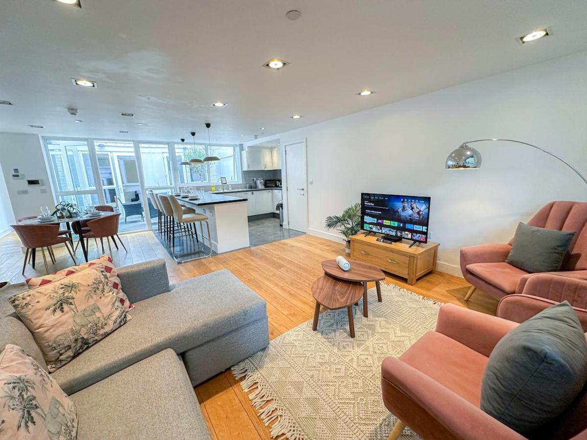 Apartment Spacious 3-bedroom Flat In Holloway With Unique Patio With Free Wi-fi *