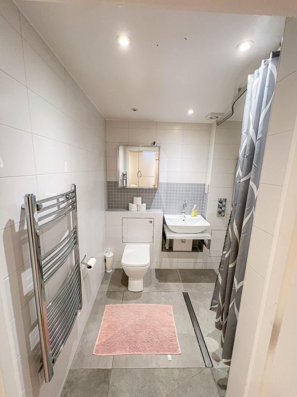 Spacious 3-bedroom Flat In Holloway With Unique Patio With Free Wi-fi Apartment *