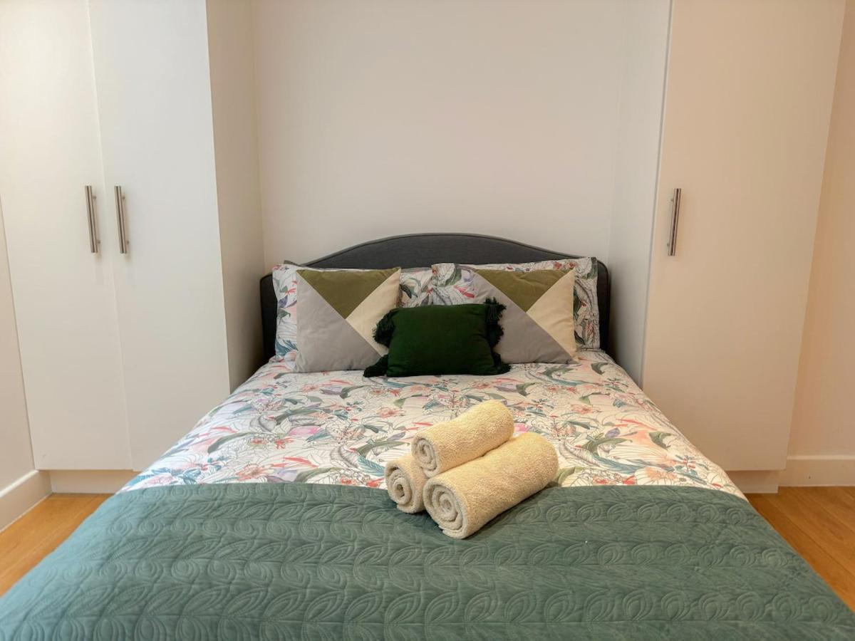Apartment Spacious 3-bedroom Flat In Holloway With Unique Patio With Free Wi-fi *